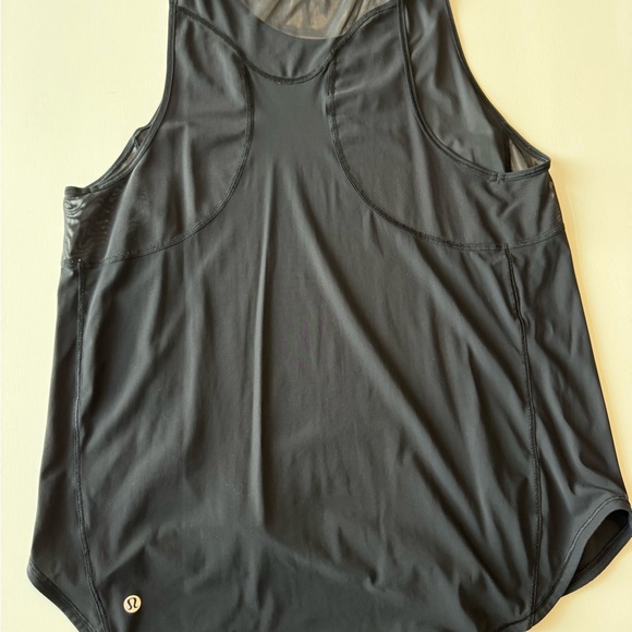 Lululemon sculpt tank. Worn a few times, good used condition. Size 10 no flaws - Picture 3 of 5